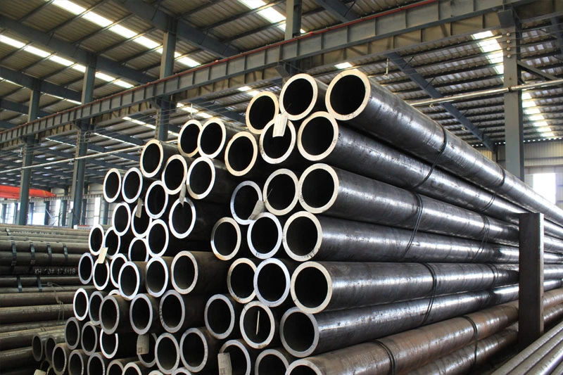 Proceso de producción de tubos de acero sin costura laminados en caliente.